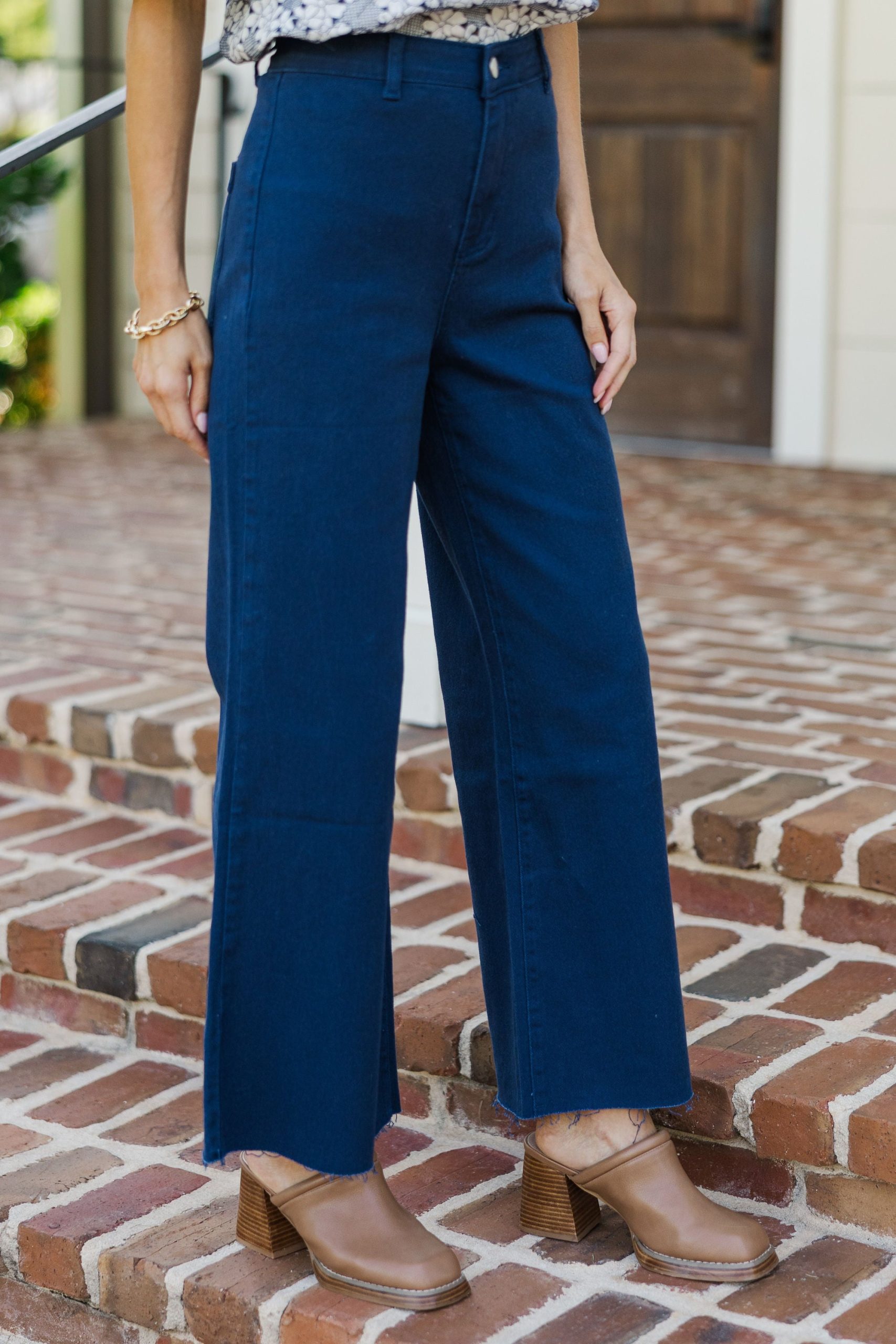 Going Strong Dark Denim Cropped Jeans - Image 3